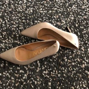 Calvin Klein small heels !